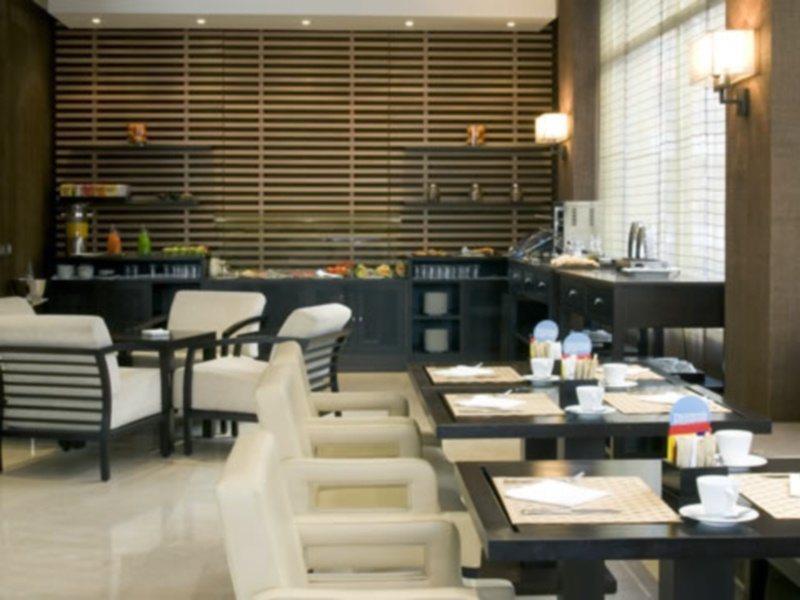 Hotel Catalonia El Retiro Madrid Restaurant foto